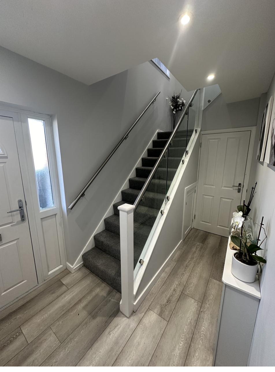 Glass staircase balustrade by RyBuild Ltd